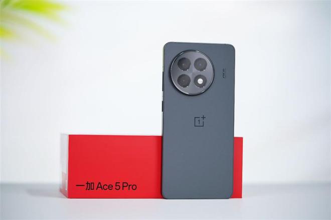 具性价比的骁龙8至尊旗舰 游戏水桶机皇！CQ9电子一加Ace 5 Pro评测：最(图5)
