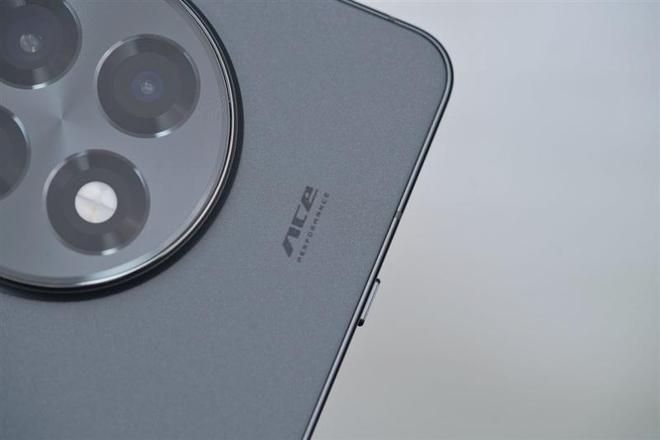 具性价比的骁龙8至尊旗舰 游戏水桶机皇！CQ9电子一加Ace 5 Pro评测：最(图19)